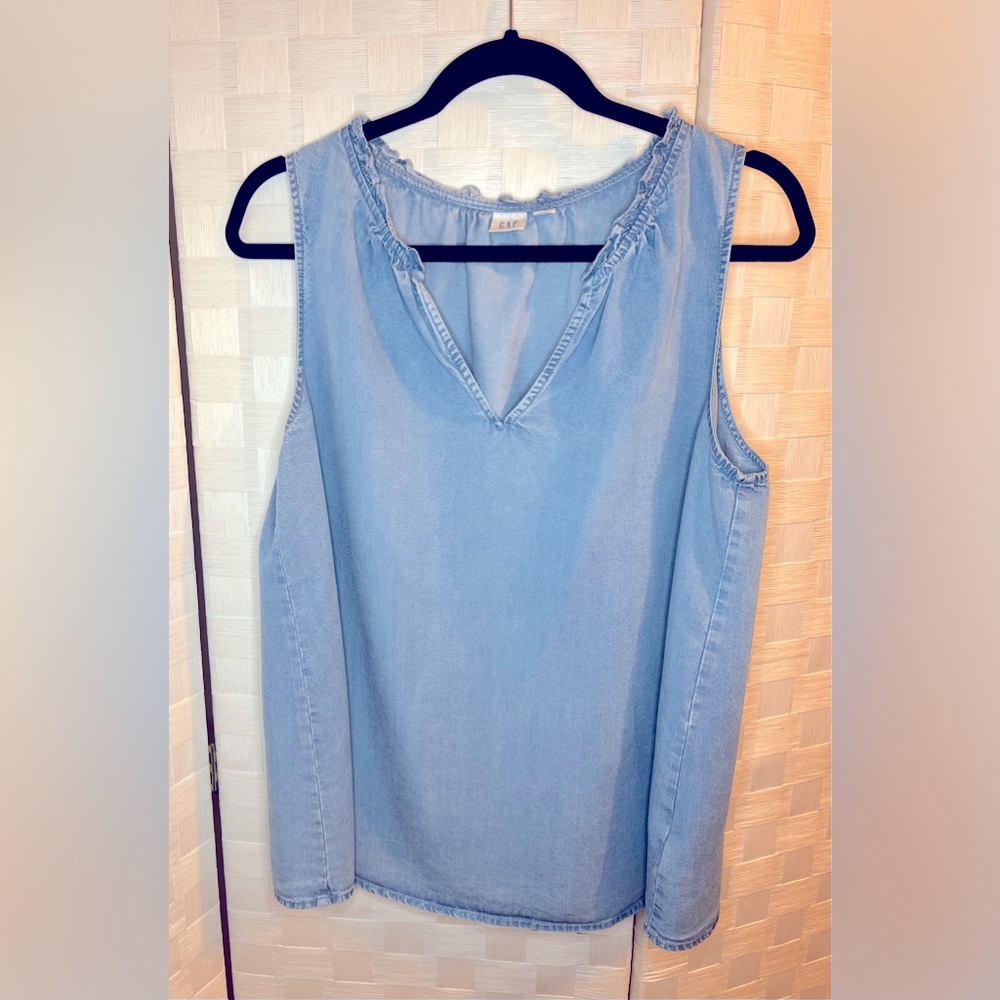 💙GAP V-Neck Denim Tank Top/Size Large